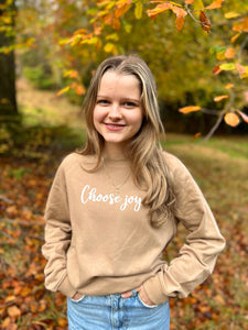 Choose joy -  beige genser